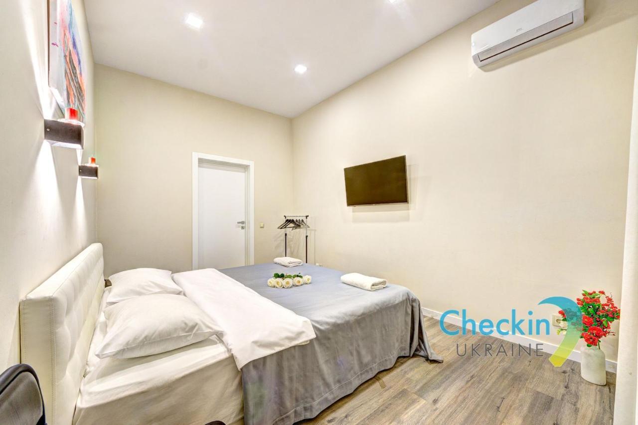 Two-Bedroom Apartment In The Center Near The National Sports Complex “Olympiyskiy” 基輔 外观 照片
