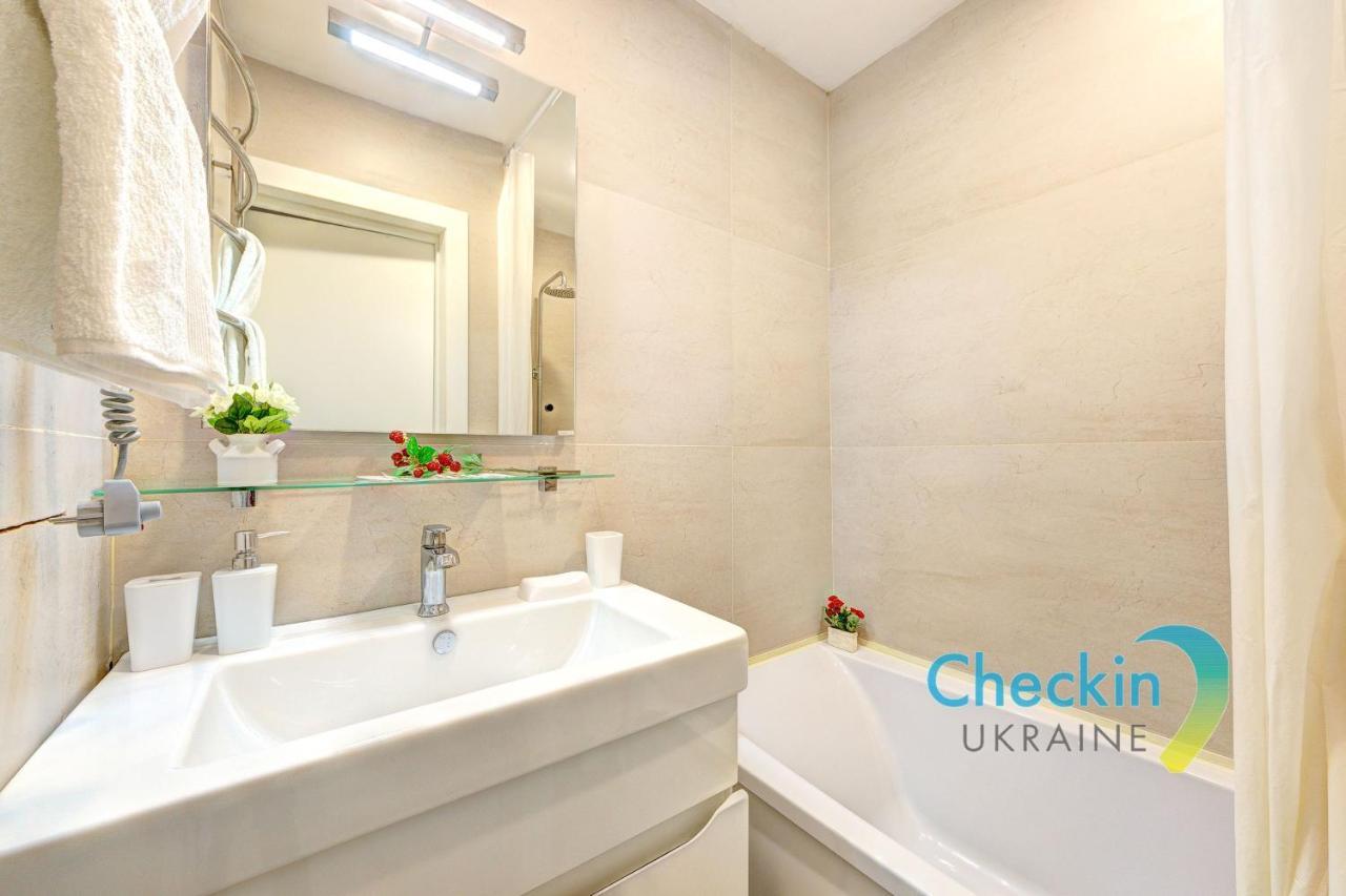 Two-Bedroom Apartment In The Center Near The National Sports Complex “Olympiyskiy” 基輔 外观 照片