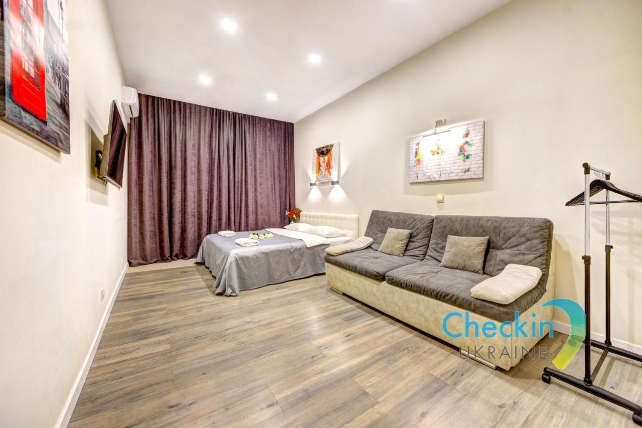 Two-Bedroom Apartment In The Center Near The National Sports Complex “Olympiyskiy” 基輔 外观 照片